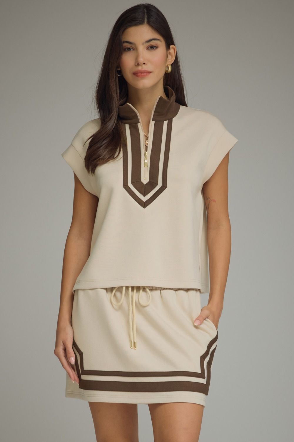 Solid Elasticated Waist Mini Skirt Featuring Contrast Trim Detail