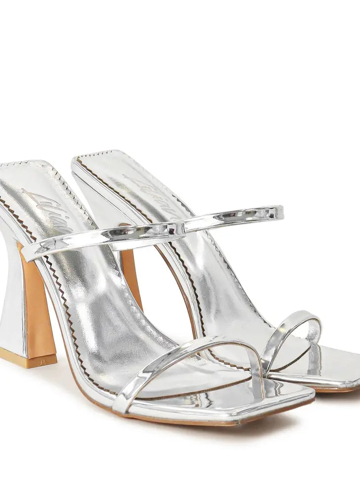 LILIANA HEEL