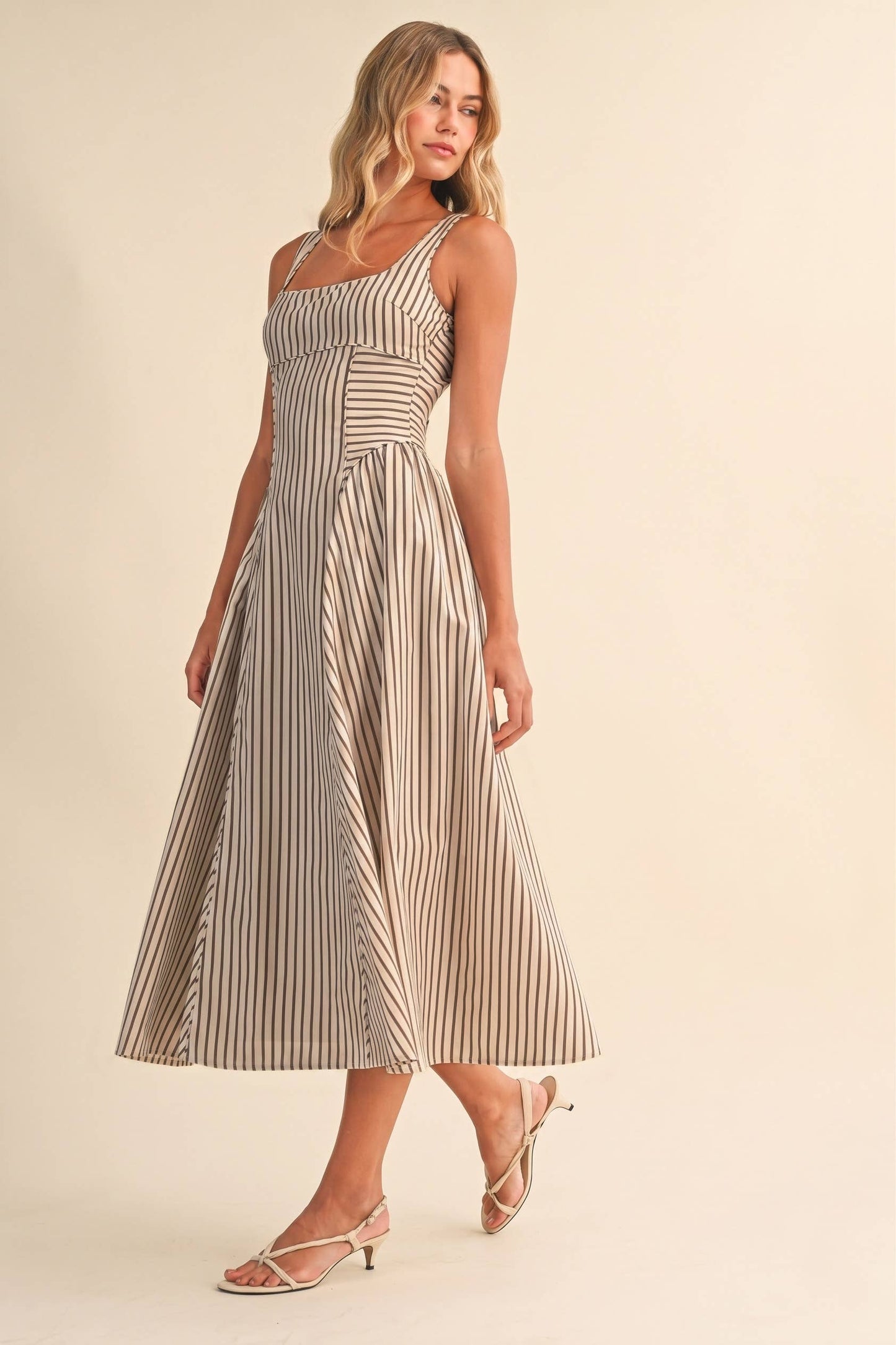 STRIPED JUMBO BACK BUCKLE PIPING DETAIL MIDI DRESS