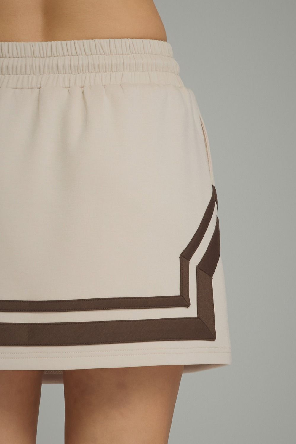 Solid Elasticated Waist Mini Skirt Featuring Contrast Trim Detail