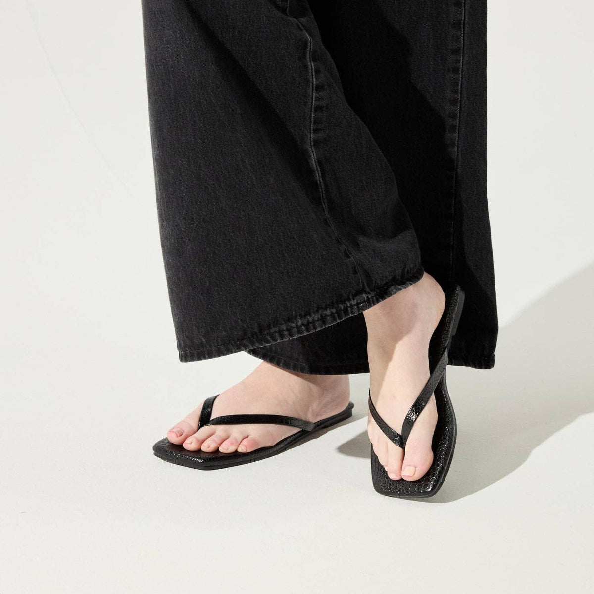 Mercer Flip Flop in Black Croc