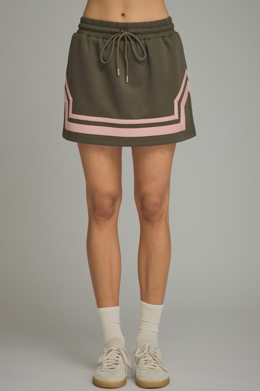 Solid Elasticated Waist Mini Skirt Featuring Contrast Trim Detail